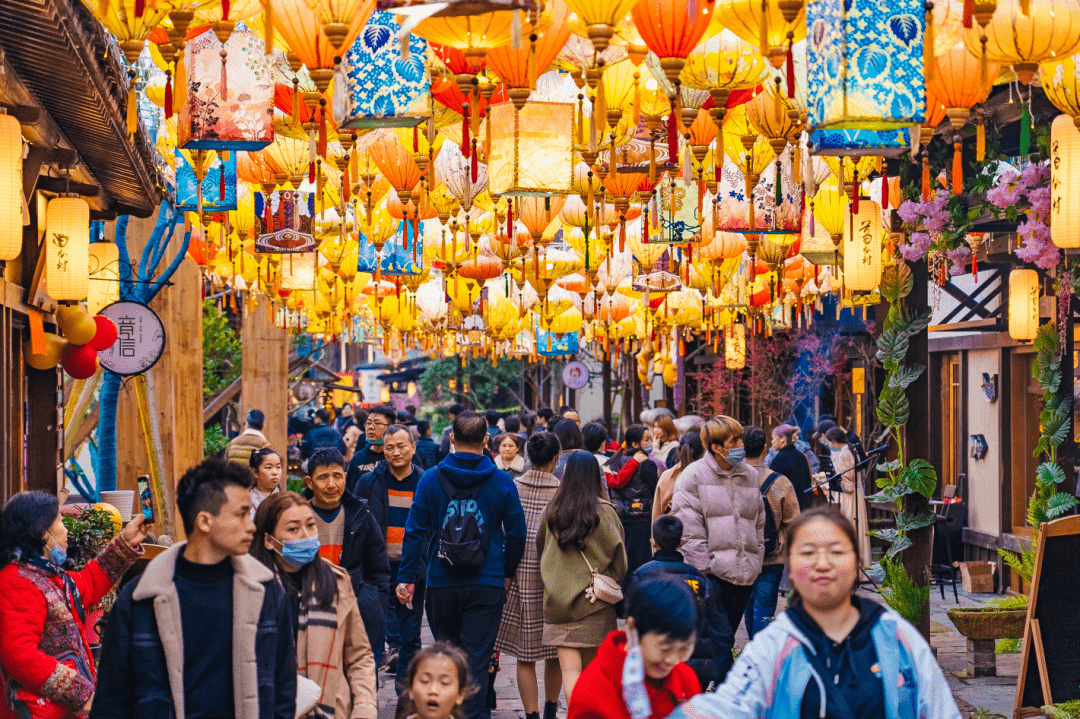 新春旅游市场火热开启：“年味游”引领小众目的地热度攀升，韩国入境游预订订单量同比增长452%