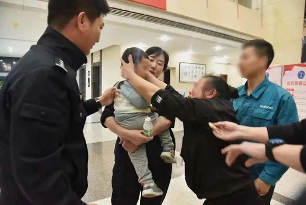 铁路民警查破一起买卖婴儿案：5万元成交，涉案者被采取刑事强制措施